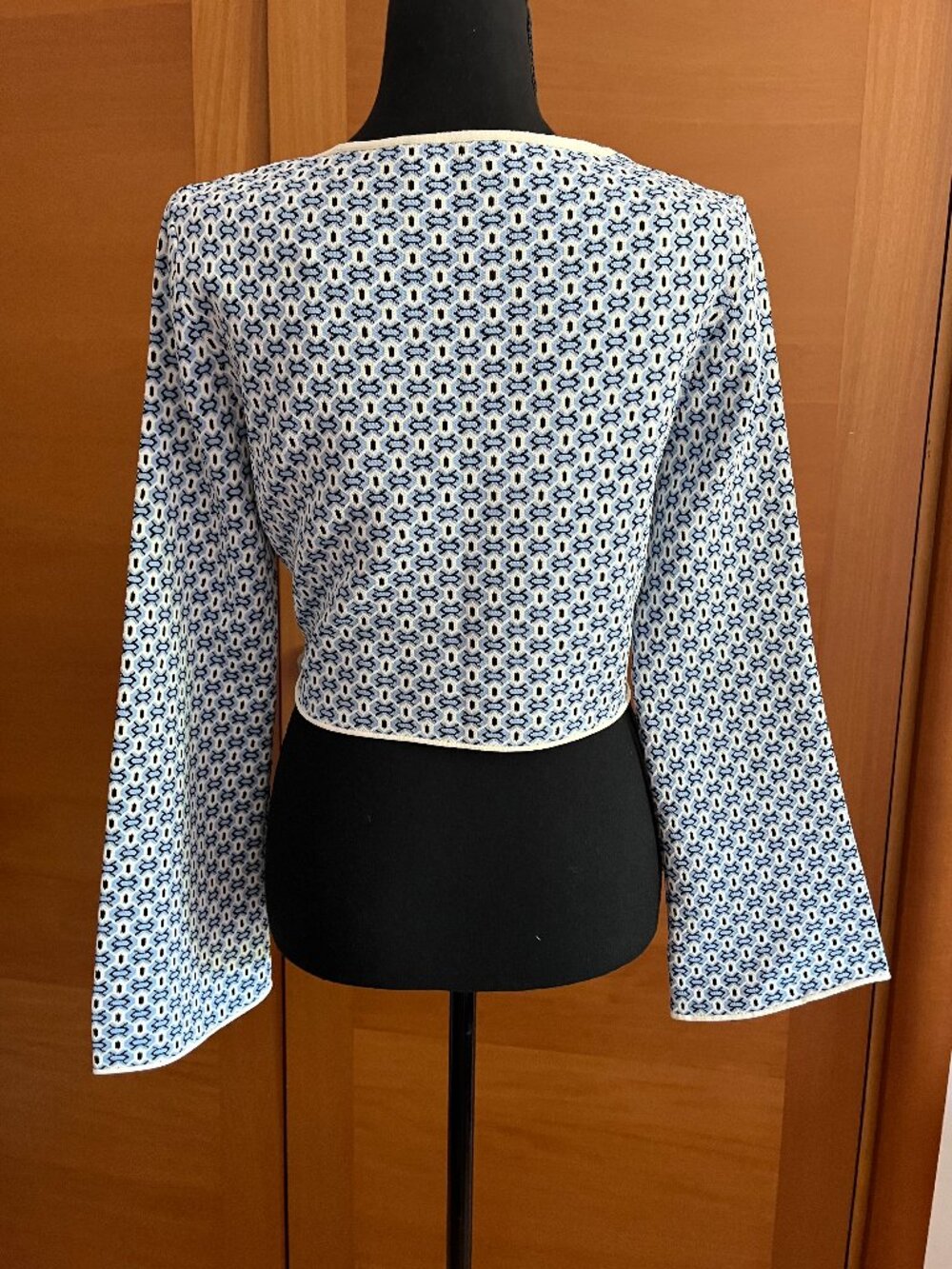 Zara Cropped Knit Cardigan w/ Flared Long Sleeves in Geometric Blue Print NWOT - Picture 3 of 6